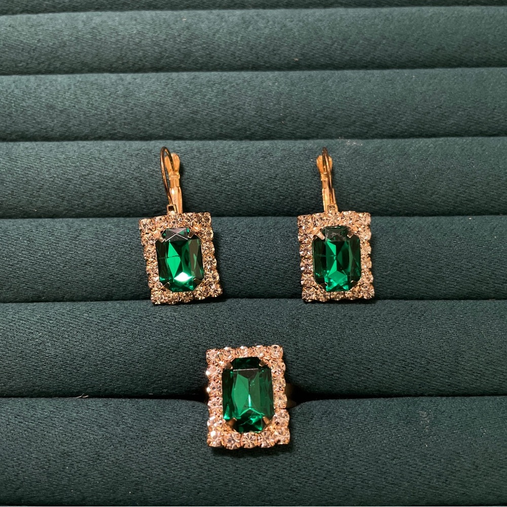 Christmas Green gemstone earrings and ring set NWOT